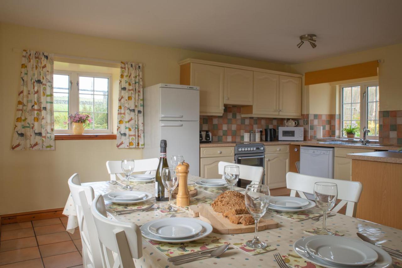 Highdown Farm Holiday Cottages Кълъмптън Екстериор снимка