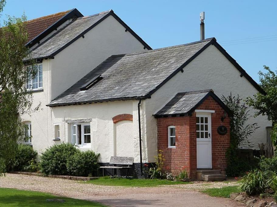 Highdown Farm Holiday Cottages Кълъмптън Екстериор снимка